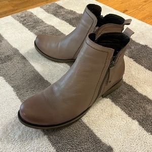 Spring Step tan booties, EUC size 41 (approx 10-10.5)